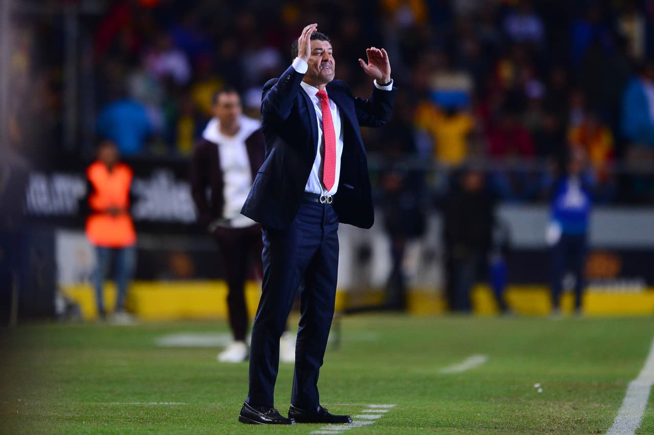 'Chepo' de la Torre en el duelo de la Jornada 1 ante Monarcas.