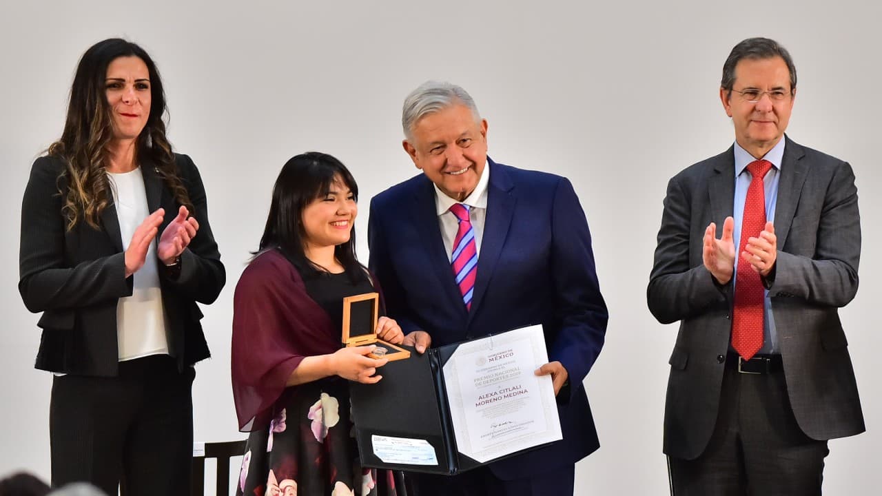 Pide Alexa Moreno 'no claudicar' en su apoyo a AMLO y Guevara