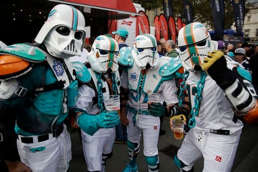 Londres recibió el primero de tres partidos NFL que tendrán, en donde los Jets dominaron a los Dolphins 27-14. Checa las imágenes del duelo.