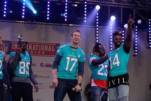 Londres recibió el primero de tres partidos NFL que tendrán, en donde los Jets dominaron a los Dolphins 27-14. Checa las imágenes del duelo.