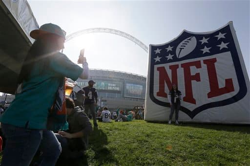 Londres recibió el primero de tres partidos NFL que tendrán, en donde los Jets dominaron a los Dolphins 27-14. Checa las imágenes del duelo.