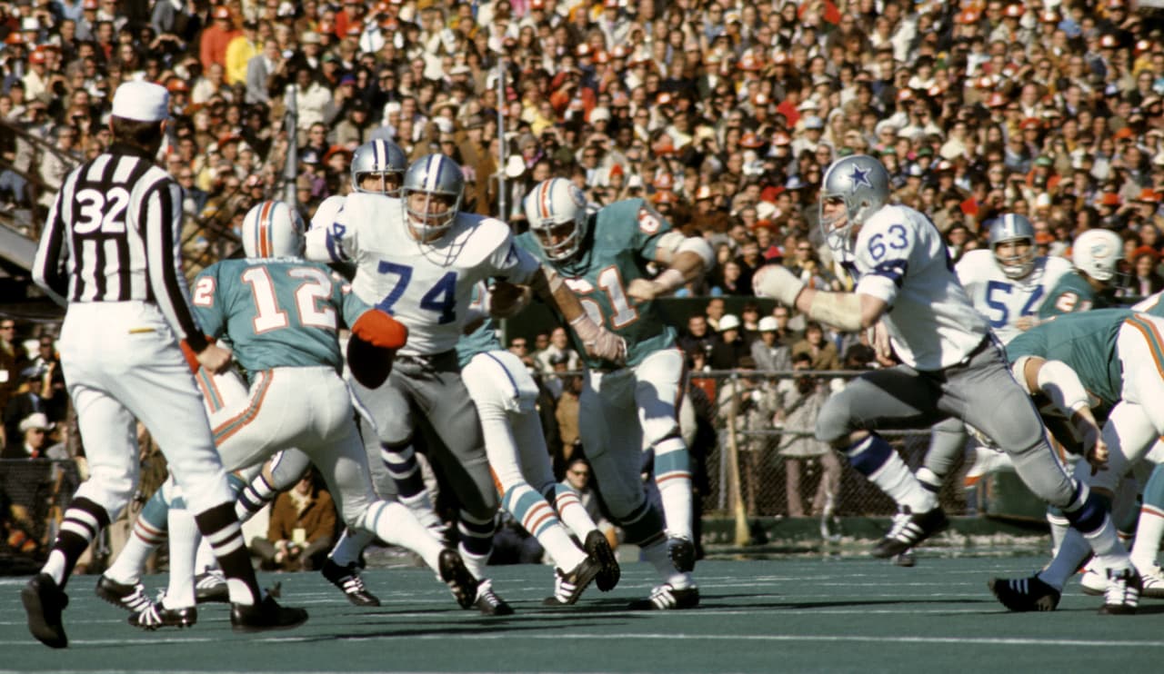 Pero Miami enfrentaba a una de las mejores defensivas de la historia. La Doomsday defense de los Dallas Cowboys, encabezada por el legendario tackel Bob Lilly, primer elemento de los Cowboys elegido al Salón de la Fama