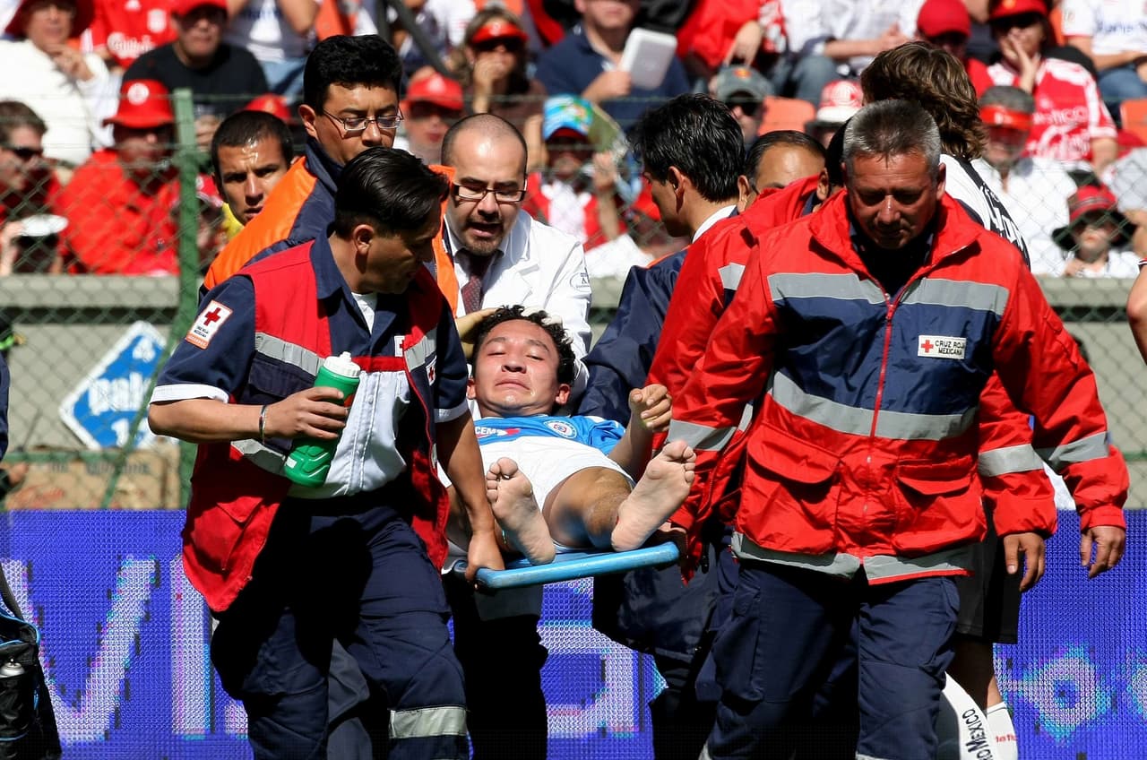En el Apertura 2008, Cruz Azul juega la final del futbol mexicano frente al Toluca. En el partido de ida los diablos se impusieron 2-0.