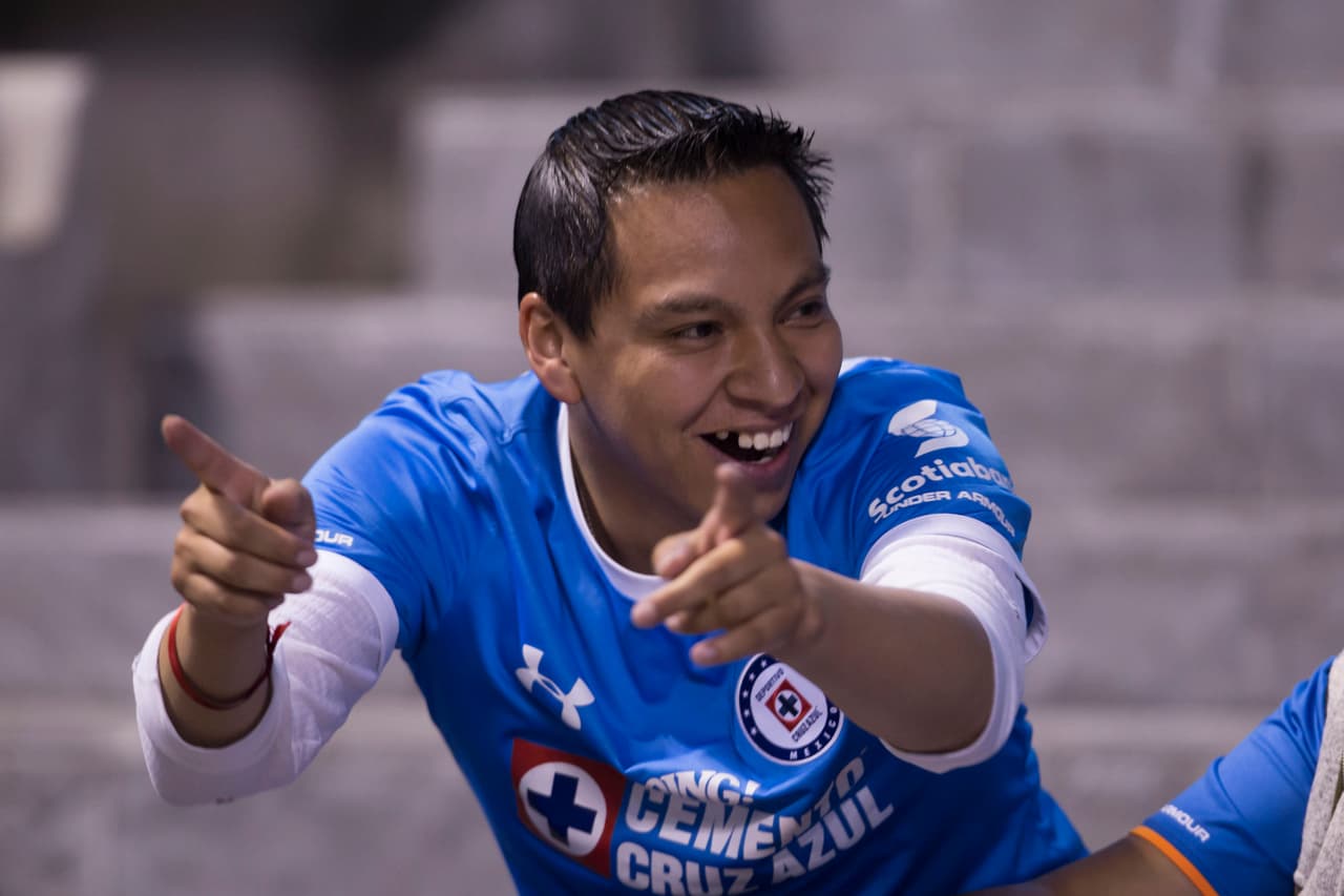 La belleza de las animadoras y el colorido de los fanáticos en los partidos de Cruz Azul contra Puebla y de Atlas contra Tampico Madero le dieron un sabor diferente a la jornada de la Copa MX.