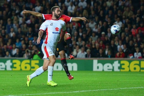 El segundo gol llegaría ya avanzado el complemento por conducto de Grigg quien definiría como crack con un toque de pecho pegado al poste izquierdo.