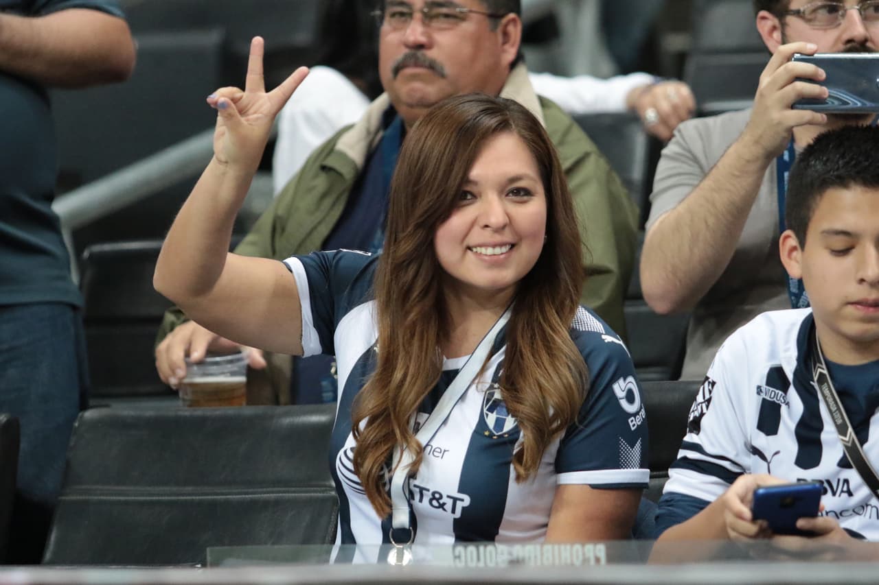 El colorido, el ambiente y la pasión previo al arranque del cotejo Semifinal de la Liga Campeones entre Rayados del Monterrey y el Sporting Kansas City.