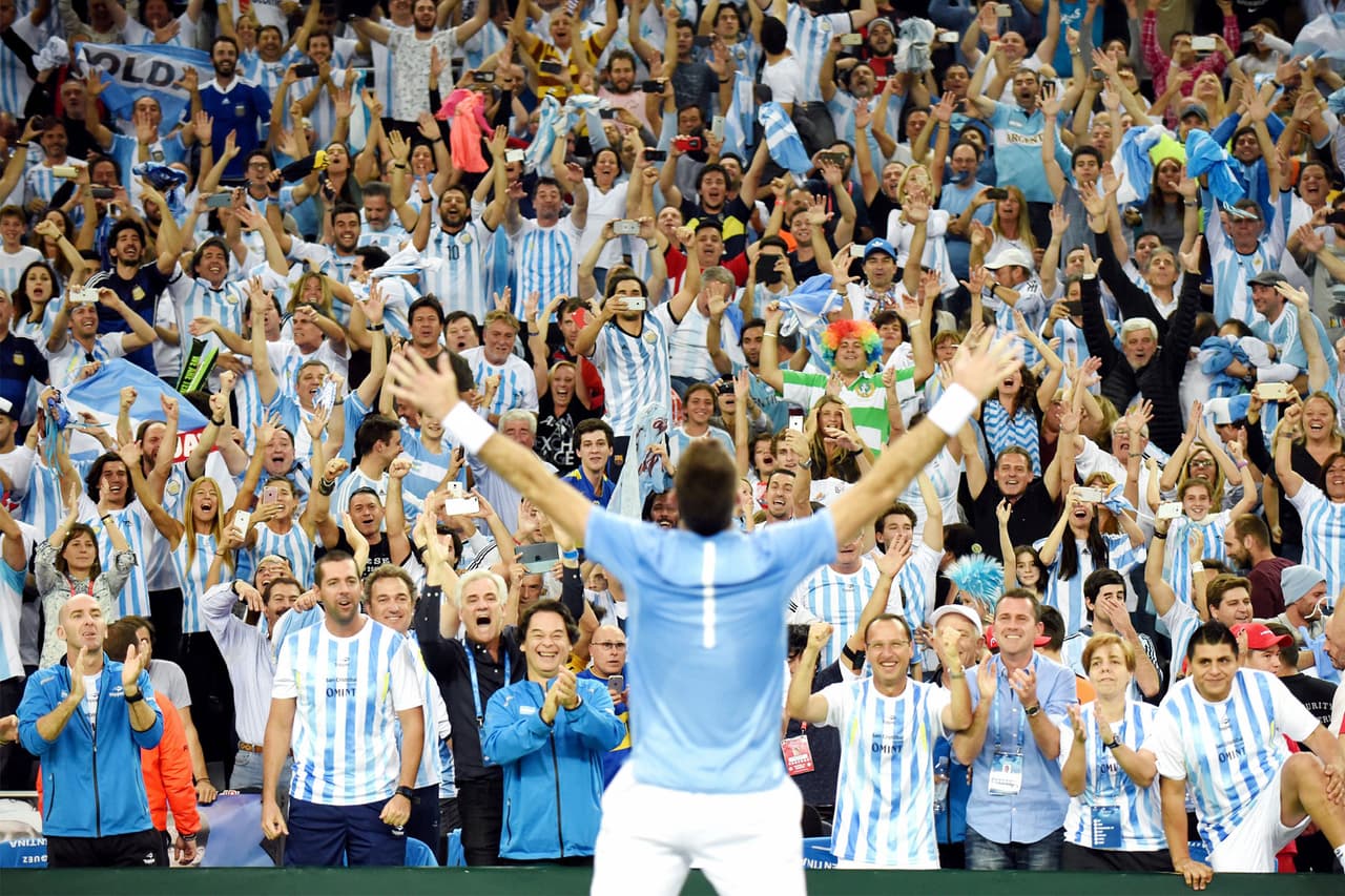 Del Potro resurge de sus cenizas y empata la final para Argentina