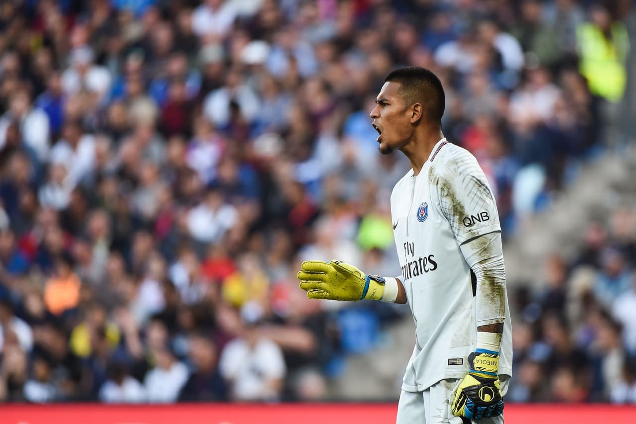 Areola, arquero del PSG con puntuación de 79, es el último que aguarda su oportunidad en el banco.