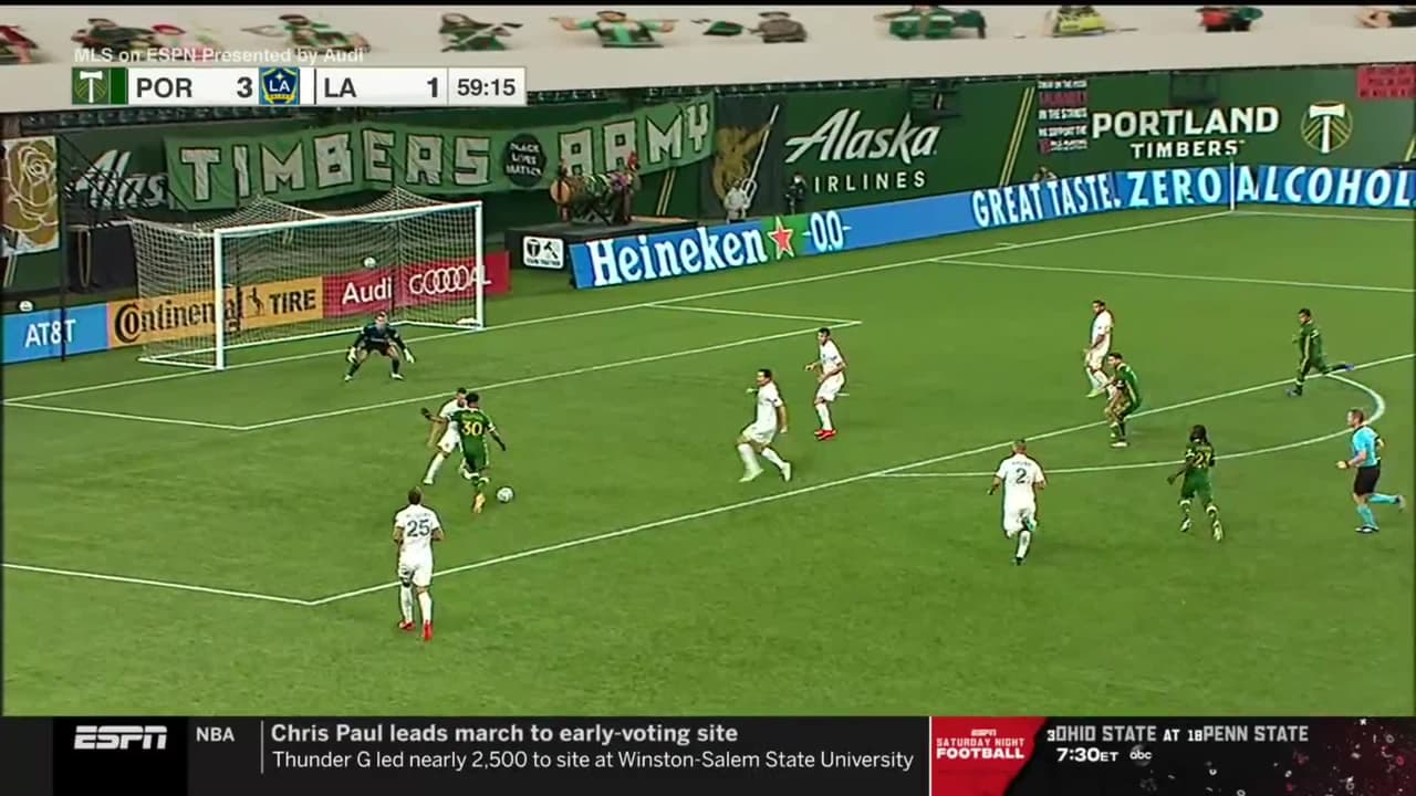 Eryk Williamson sella una gran jugada individual con el cuarto para Portland