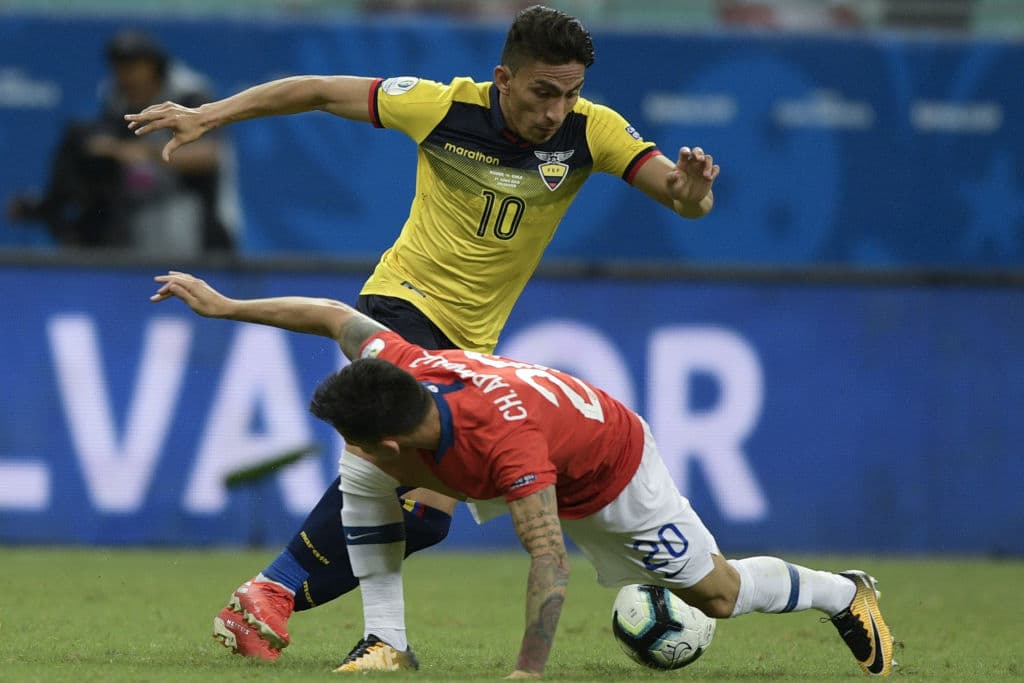 Aunque no hizo un mal partido, el mediocampista Ángel Mena (10) fue reemplazado al minuto 81 del partido.