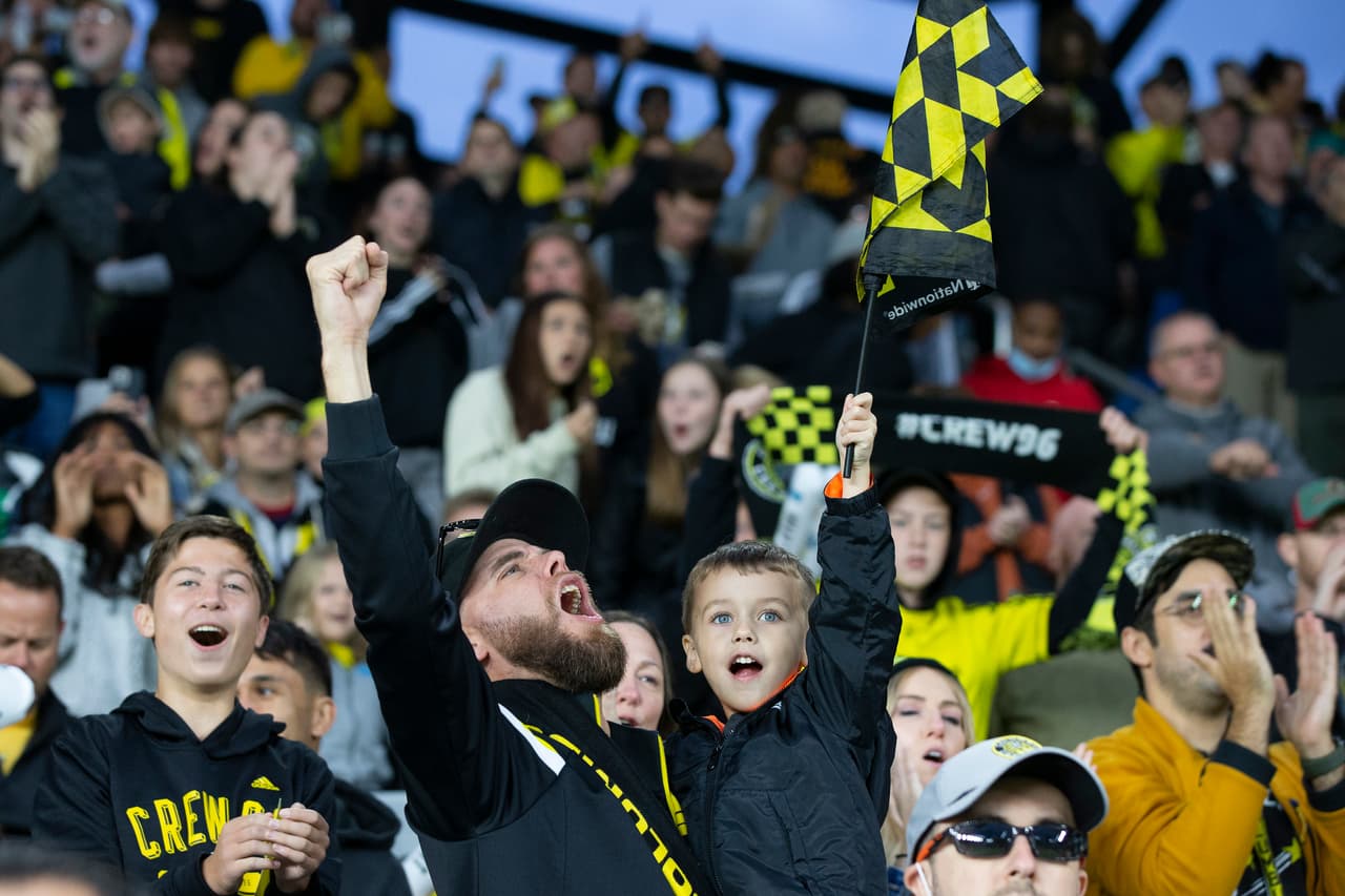 El Lower.com Field vivió una noche con esperanzas que empujan al conjunto local a soñar con un regreso la lucha por el título.
<br>