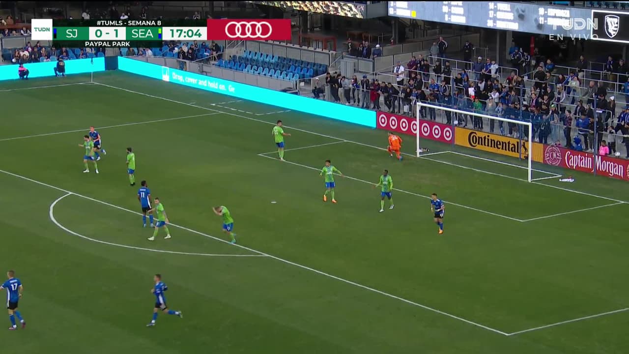 ¡TIRO ATAJADO! disparo por Jamiro Monteiro.