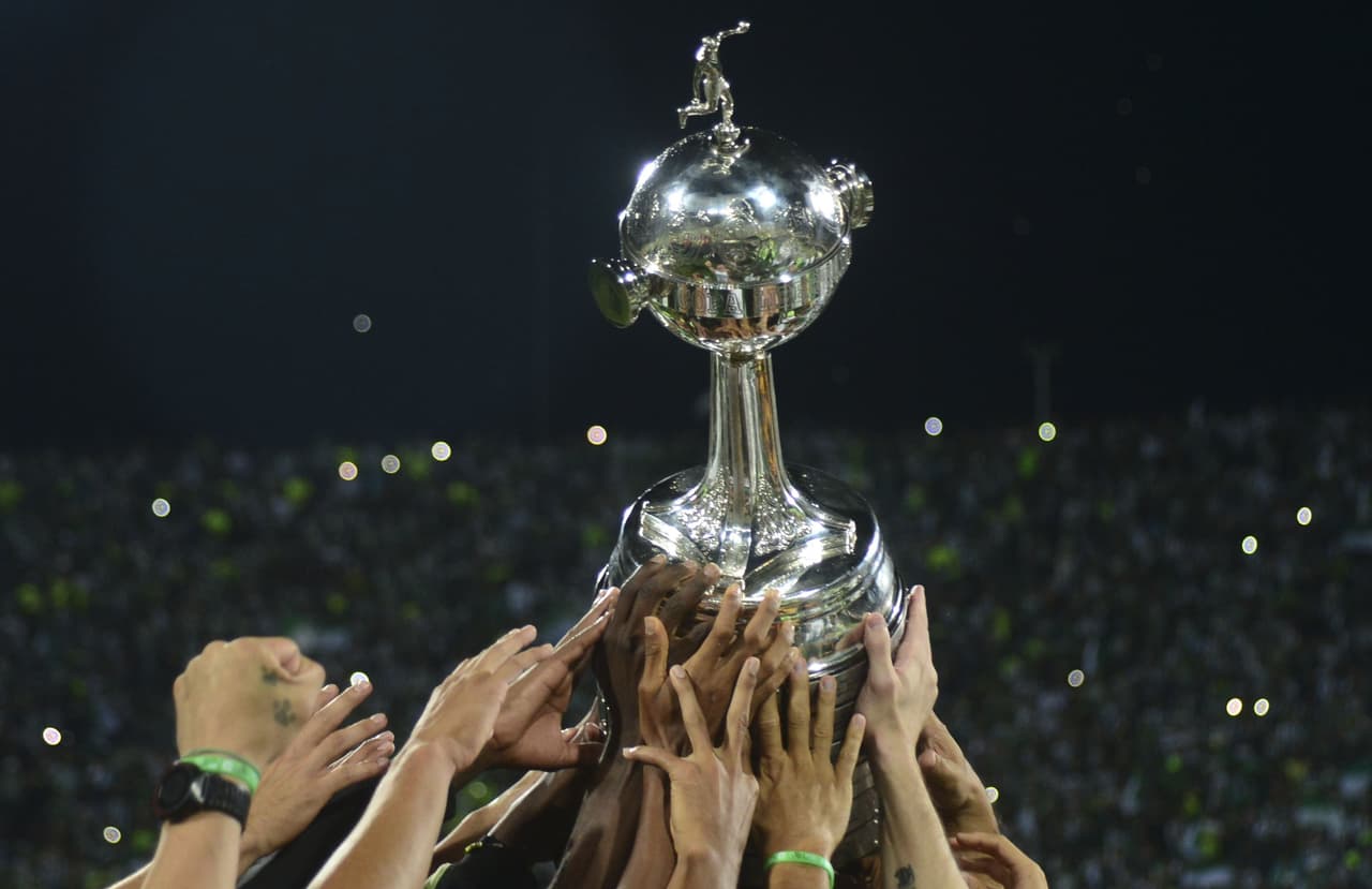 Todos estos equipos pelearán hasta llegar a la anhelada final la cual se disputará el 29 de noviembre de 2016 y quedarse con el trofeo que hoy es de Atlético Nacional (COL).