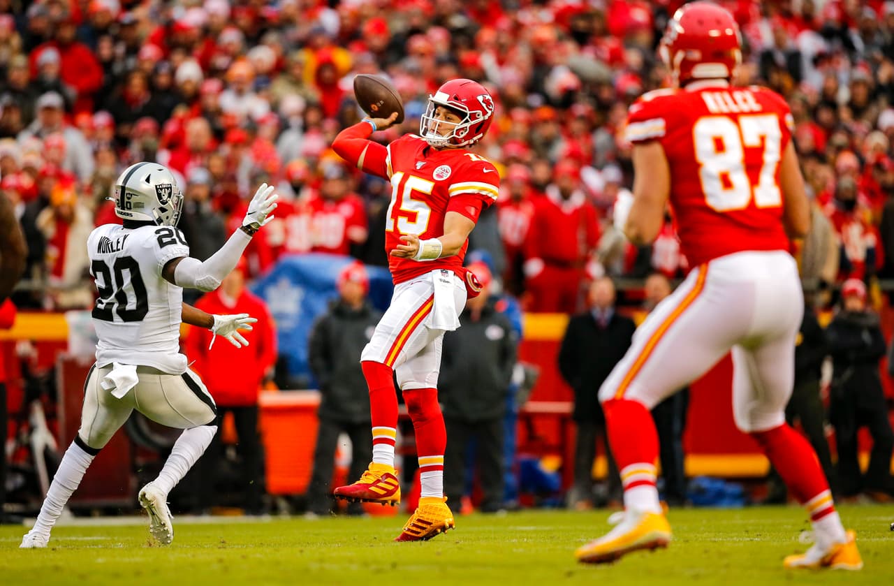 Con unos Chiefs intratables, Oakland sucumbió en Arrowhead tras ser vapuleado por uno de los candidatos de la AFC.