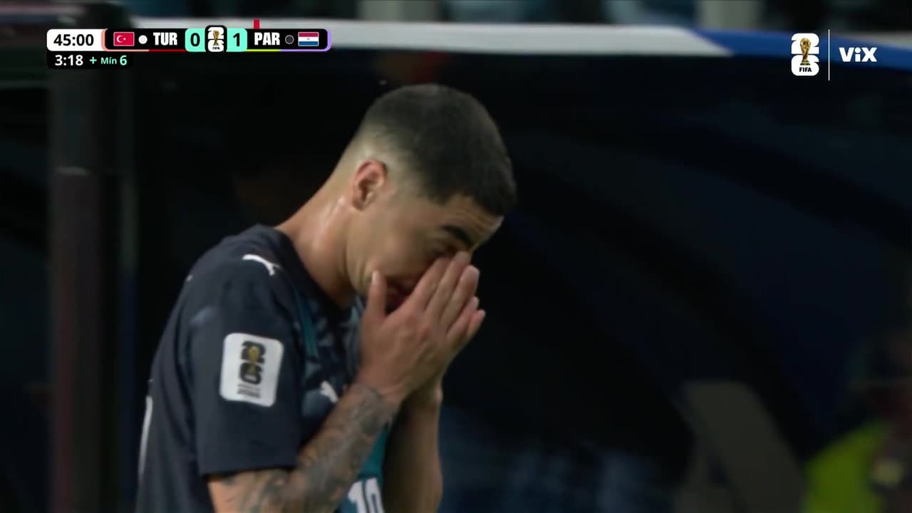 ¡Insólito! Miguel Almirón es el primer expulsado en la historia por taparse la boca