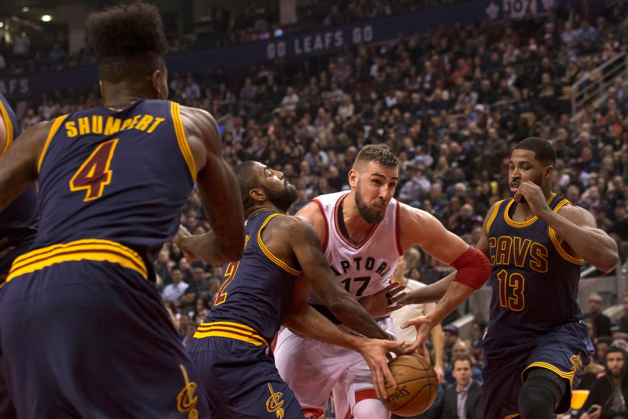 Toronto tuvo en DeMar DeRozan con 38 puntos, 4 rebotes y 5 asistencias a su mejor jugador en cancha, aunque, como en este caso, Jonas Valanciunas, que marcó 4 puntos y recogió 10 rebotes, intentara aportar.