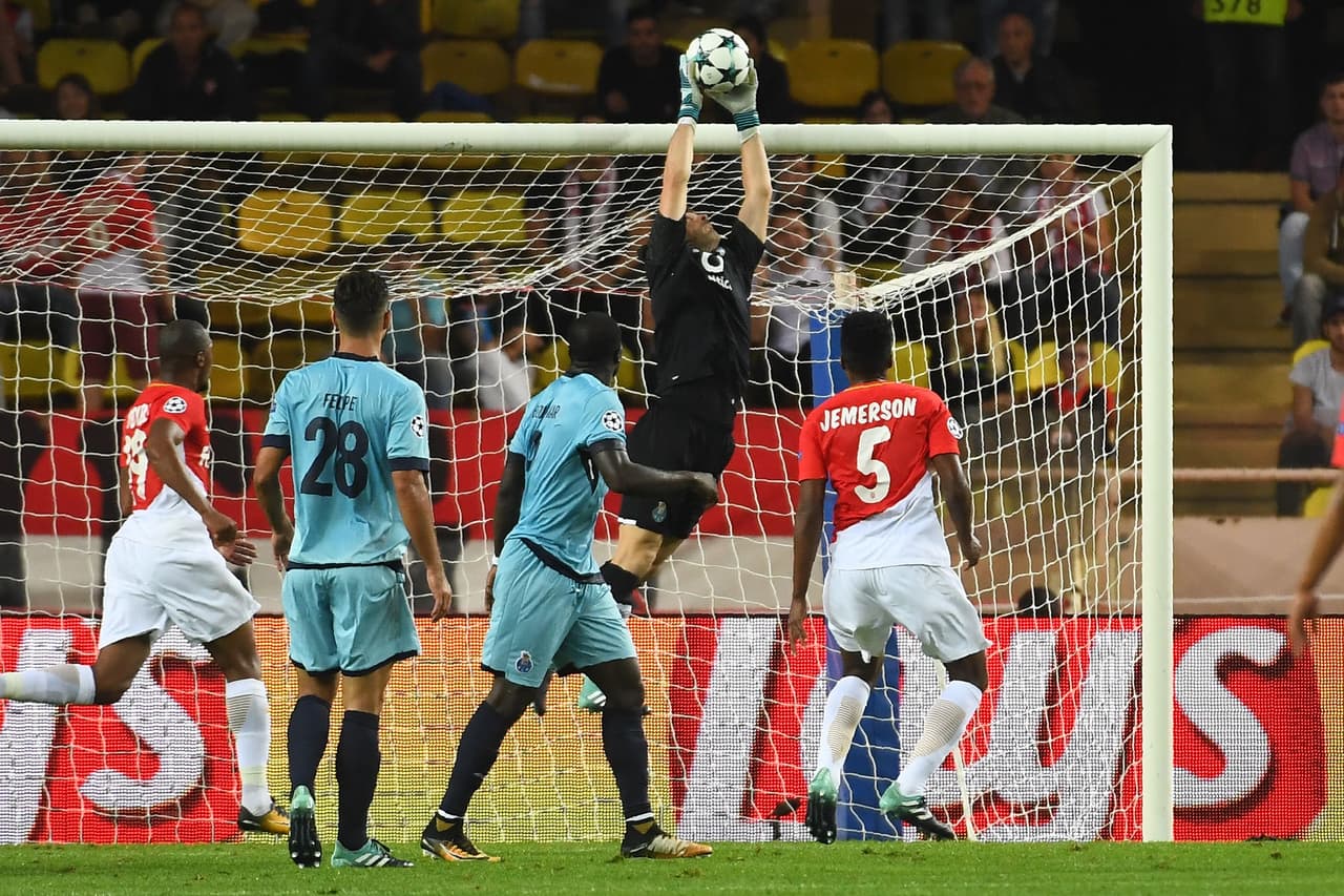 Porto supo cómo manejar el partido con los mexicanos en el terreno de juego y con un buen desdoble.