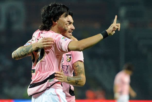 El ex jugador de Huracán aprovechó un balón que le quedó a modo para poner el 1-0.