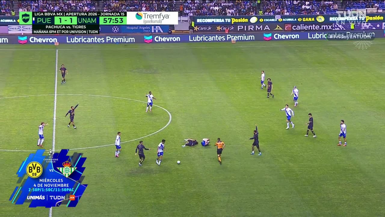 ¡Expulsión! El árbitro saca la roja directa a Adalberto Carrasquilla.