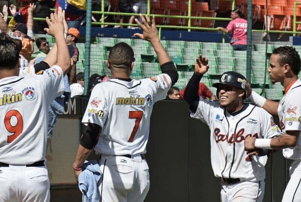 A segunda hora, en el mismo estadio Hiram Bithorn, se miden los coleros Pinar del Rio de Cuba, y Cangrejeros de Santurce, de Puerto Rico, ambos con dos derrotas sin victoria, en un partido donde el perdedor quedará eliminado.