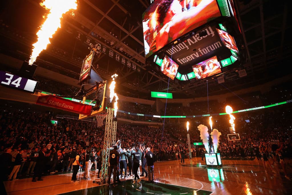 Los Milwaukee Bucks superaron 116-91 a los Boston Celtics para eliminarlos y avanzar a la Final de la Conferencia del Oeste por primera vez desde la temporada 2001. Milwaukee hace válido el pronóstico con el mejor récord de la Liga y los Celtics concluyen una temporada muy por debajo de lo que de ellos se esperaba.