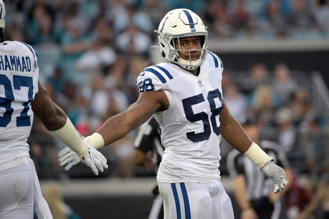 <b>Bobby Okereke | LB | Indianapolis Colts</b>
<br>
<b>- Edad: 23 años</b>
<br>- Produjo la campaña más completa del grupo, terminando como el noveno apoyador de PFF con la capacidad de alinearse en todo el campo.
<br>- También es dinámico en cobertura, más una necesidad que nunca en la NFL de hoy.
<br>- El gerente general de los Colts, Chris Ballard, tiene un buen ojo para apilar talento en el medio de su defensa, emparejando a Okereke con Darius Leonard para causar una mezcla especial de estragos en Indy.