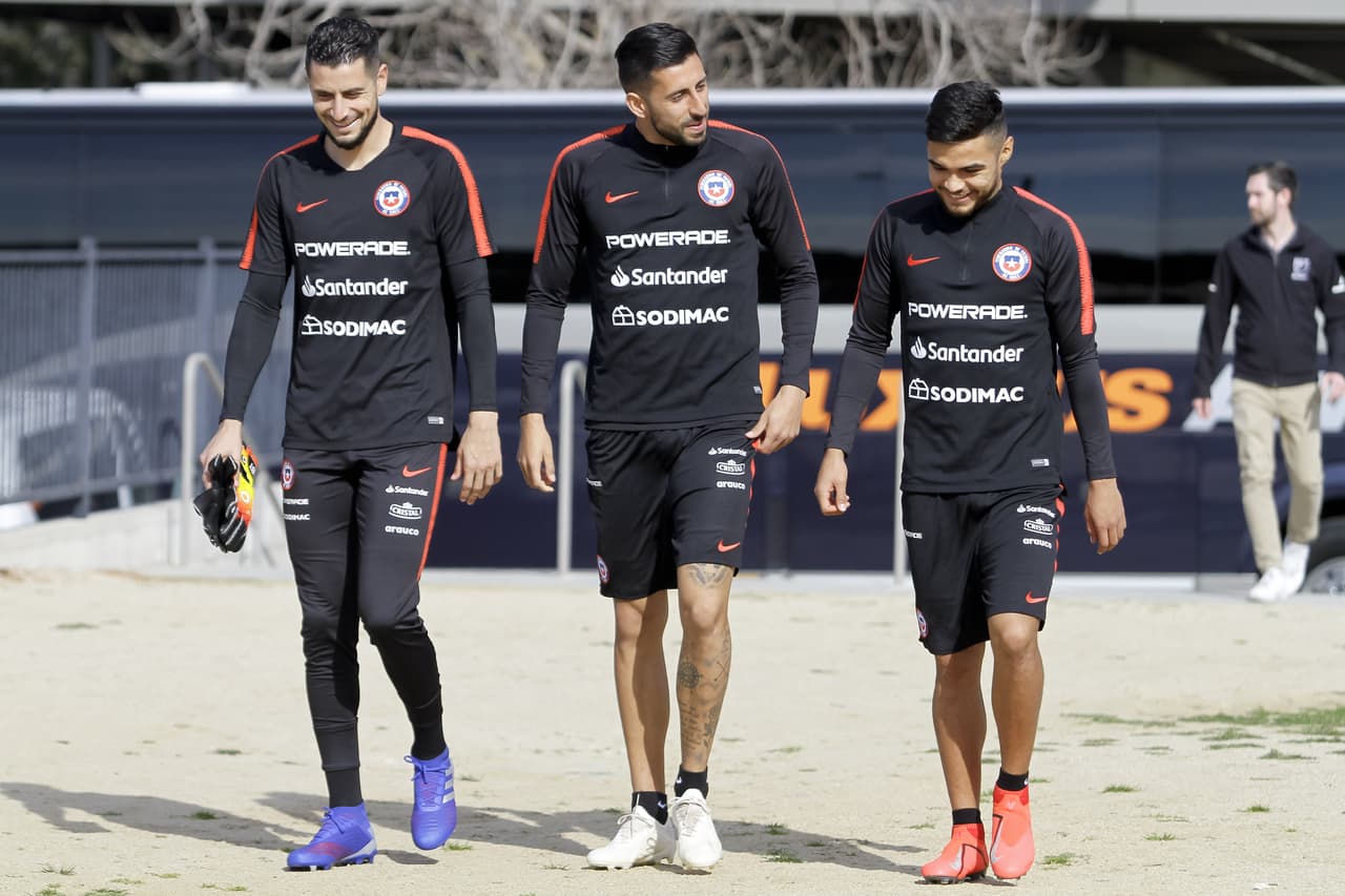 Chile, dirigida por el colombiano Reinaldo Rueda, venció a México en su último amistoso, pero ahora con el argentino Gerardo Martino al mando del Tri ajusta sus piezas para un duelo diferente.