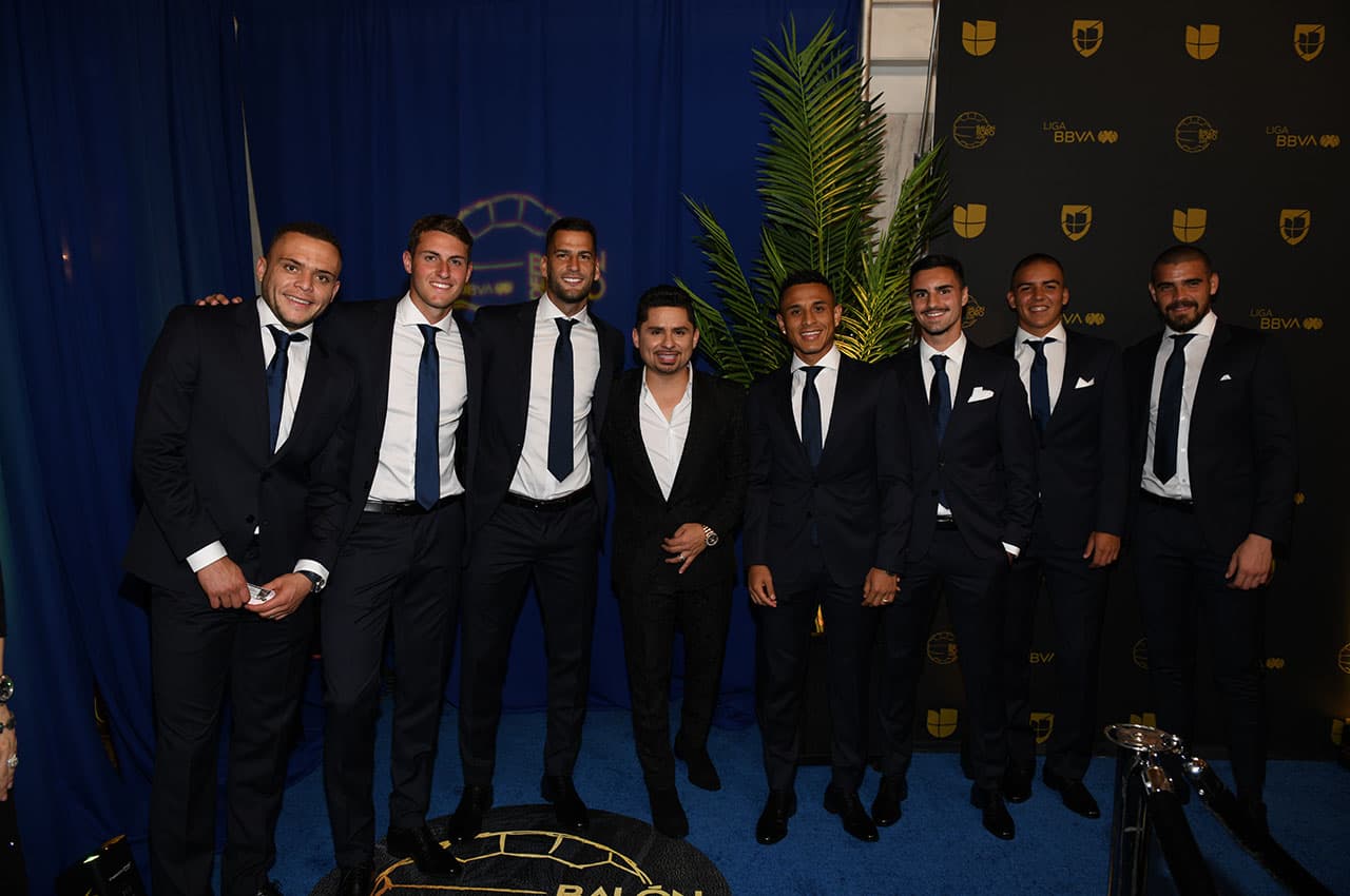 Los invitados especiales brillaron con luz propia en la alfombra azul del Balón de Oro 2019 de la Liga MX celebrado este sábado en Los Ángeles.