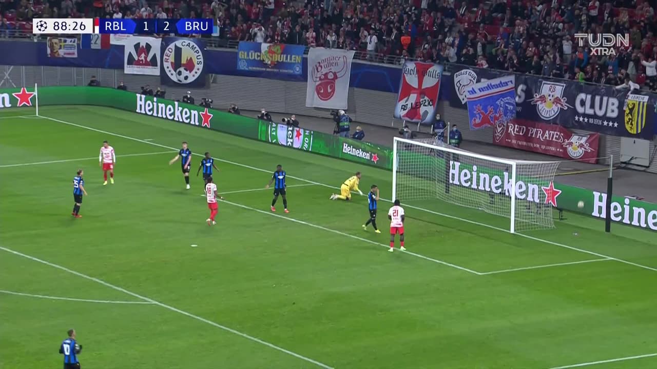 ¡TIRO ATAJADO! disparo por André Silva.