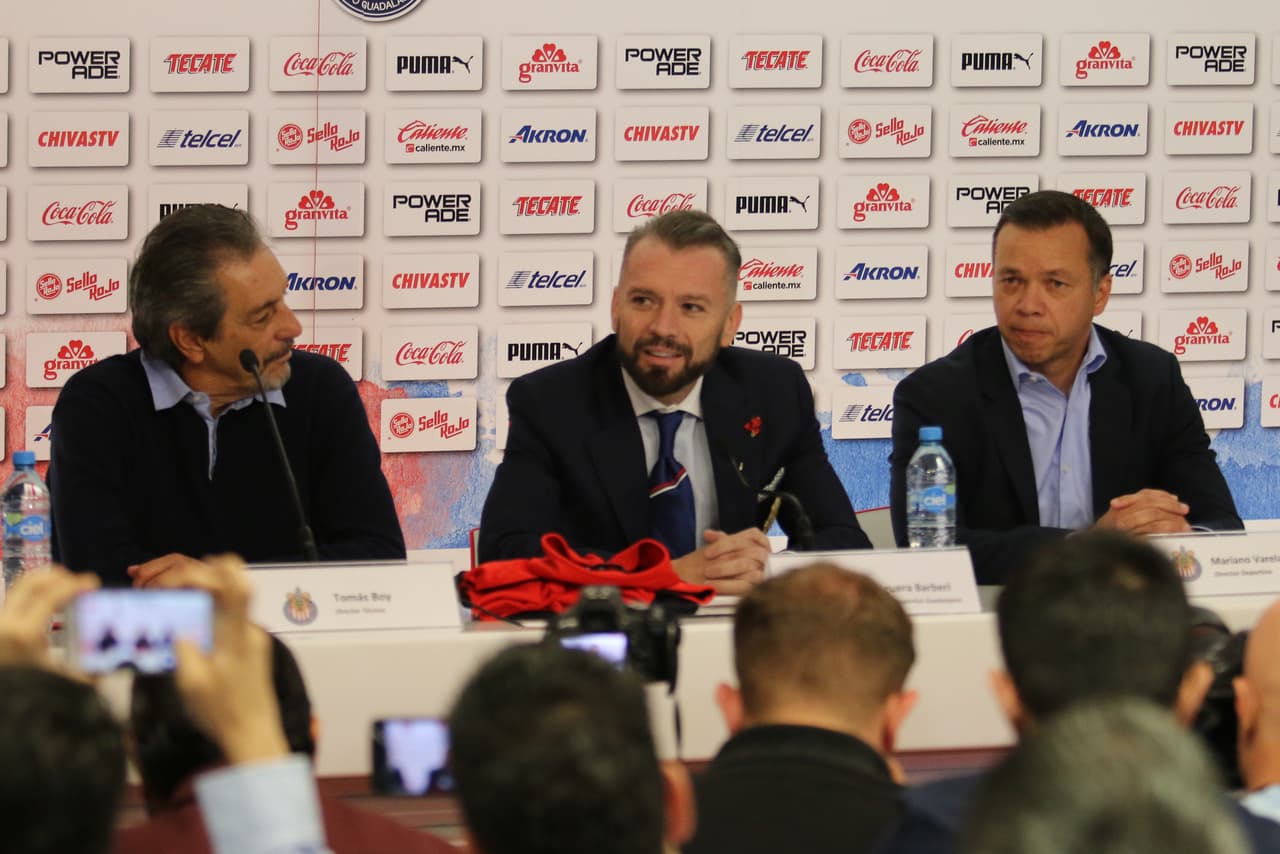 A pesar del mal paso de las Chivas en el presente torneo hubo un dejo de esperanza con sonrisas y buen humor por parte de los presentes en la rueda de prensa.