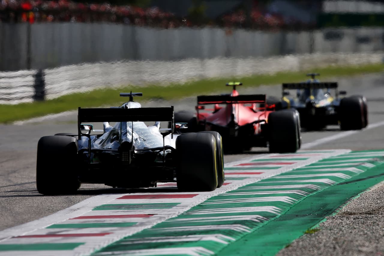 Charles Leclerc de Monaco lidera la carrera.