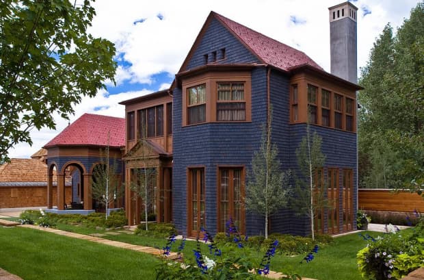 El exciclista estadounidense Lance Armstrong está vendiendo su mansión en Aspen, Colorado, pero la casona de dos plantas que tiene un valor de $12 millones de dólares, no encuentra comprador.