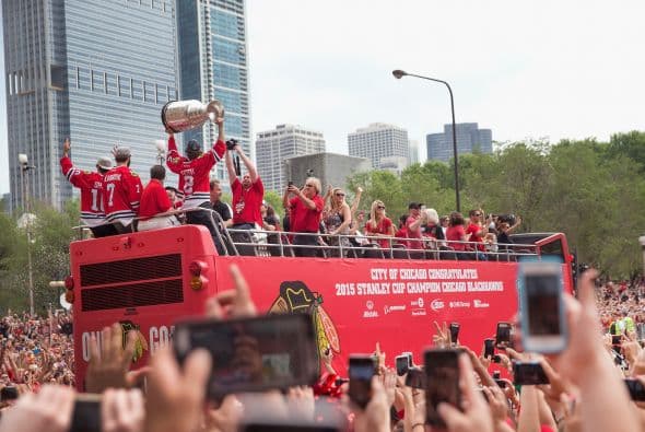 Familiares de los jugadores también se transportaron en los camiones junto con las estrellas.