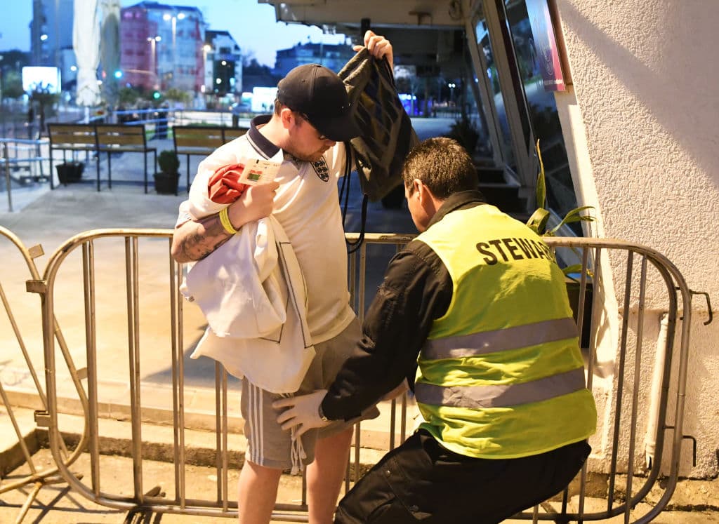 Desde temprano comenzaron las medidas de seguridad en el Estadio Pod Goricom, sede del juego de Eliminatorias rumbo a la Eurocopa 2020 entre Montenegro e Inglaterra.