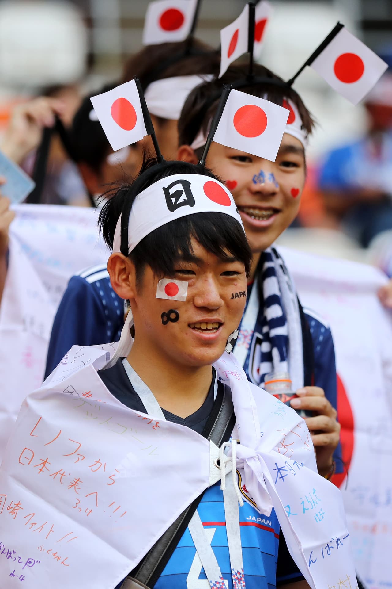 El colorido de la fiesta entre los fanáticos de Colombia y Japón son una expresión de la unidad del fútbol en el arranque del grupo H del Mundial de Rusia 2018.