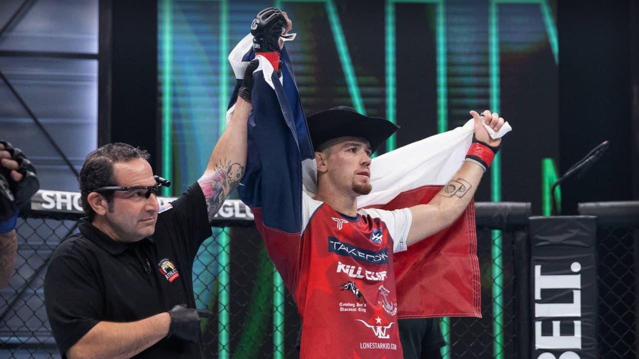 Roberto Moreno batió al Titán Tena en Combate Global