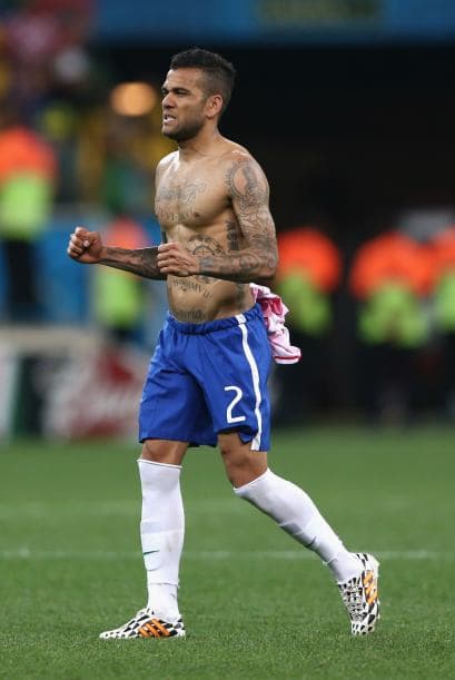 También tiene los nombres de su hijos, Daniel y Victoria, sobre su pecho, entre muchos otros tatuajes.