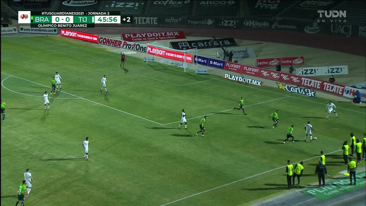 ¡TIRO ATAJADO! disparo por Dario Lezcano.