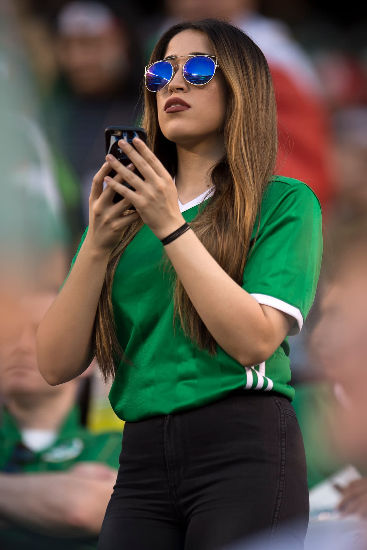 Cuernos, máscaras de lucha libre, maquillaje, banderas y disfraces fue sólo un poco del folclor vivido durante el partido amistoso del Tri.