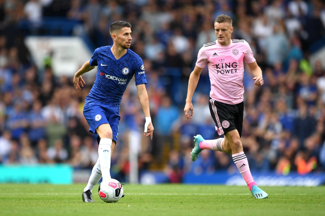 Chelsea de Frank Lampard sigue sin ganar en la Premier League tras ser goleado por Manchester United y empatar con Leicester City.