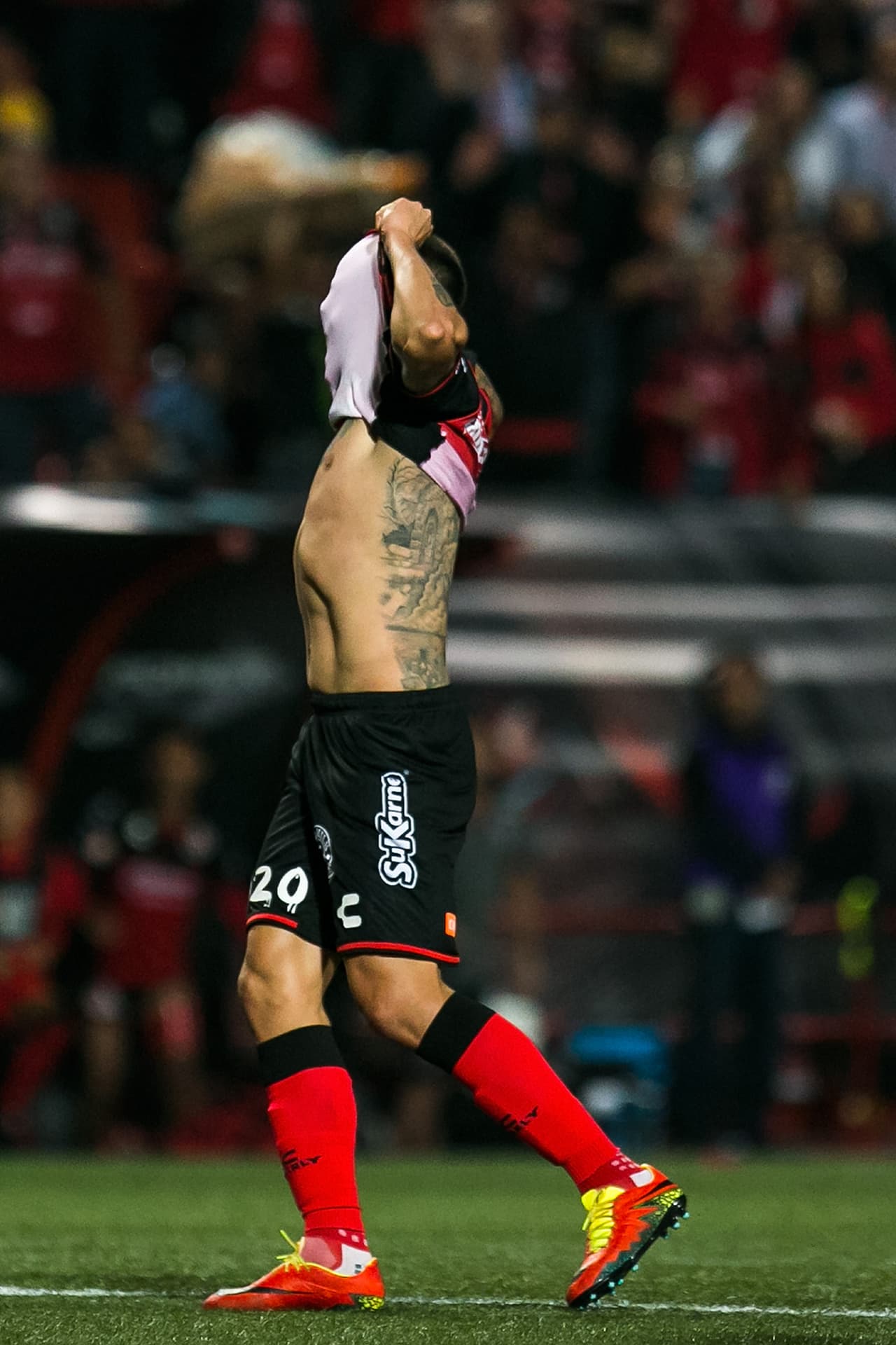 Iturbe falló lo imposible de fallar a marco abierto y sin guardameta. Kalusha sigue apareciéndose en la Liga MX.