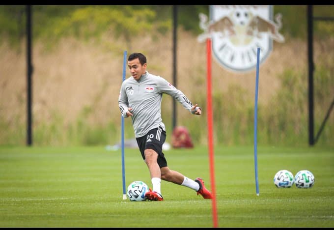 Lo mismo ocurrió con 'Kaku' Romero Gamarra, 10 del conjunto 'taurino'.