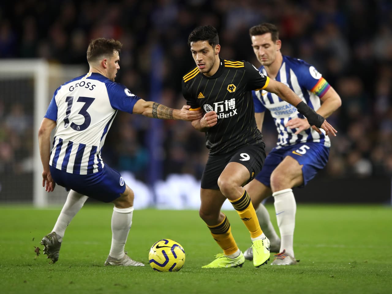 Wolverhampton logra empatarle al Brighton and Hove Albion, quienes remontaron en menos de un minuto. Raul Jimenez dio una espectacular asistencia y tuvo presencia 85 minutos del partido. Wolves se colocan en el sexto lugar de la tabla.