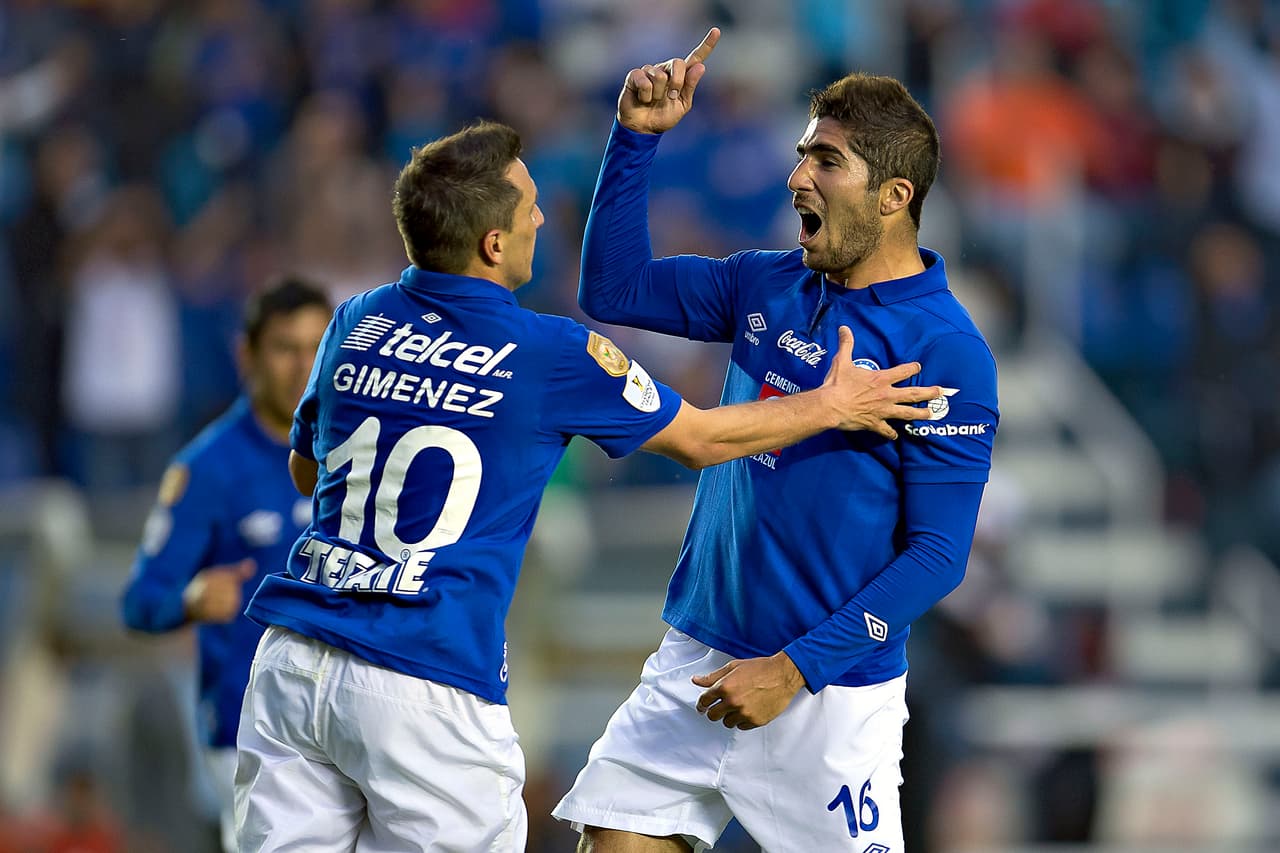 El Cruz Azul sorprendió a muchos vendiendo a Jair Pereira, pensando en que era el central a futuro, pero la oferta del Guadalajara animó a los celestes a venderlo. Actualmente es el líder en la zaga.