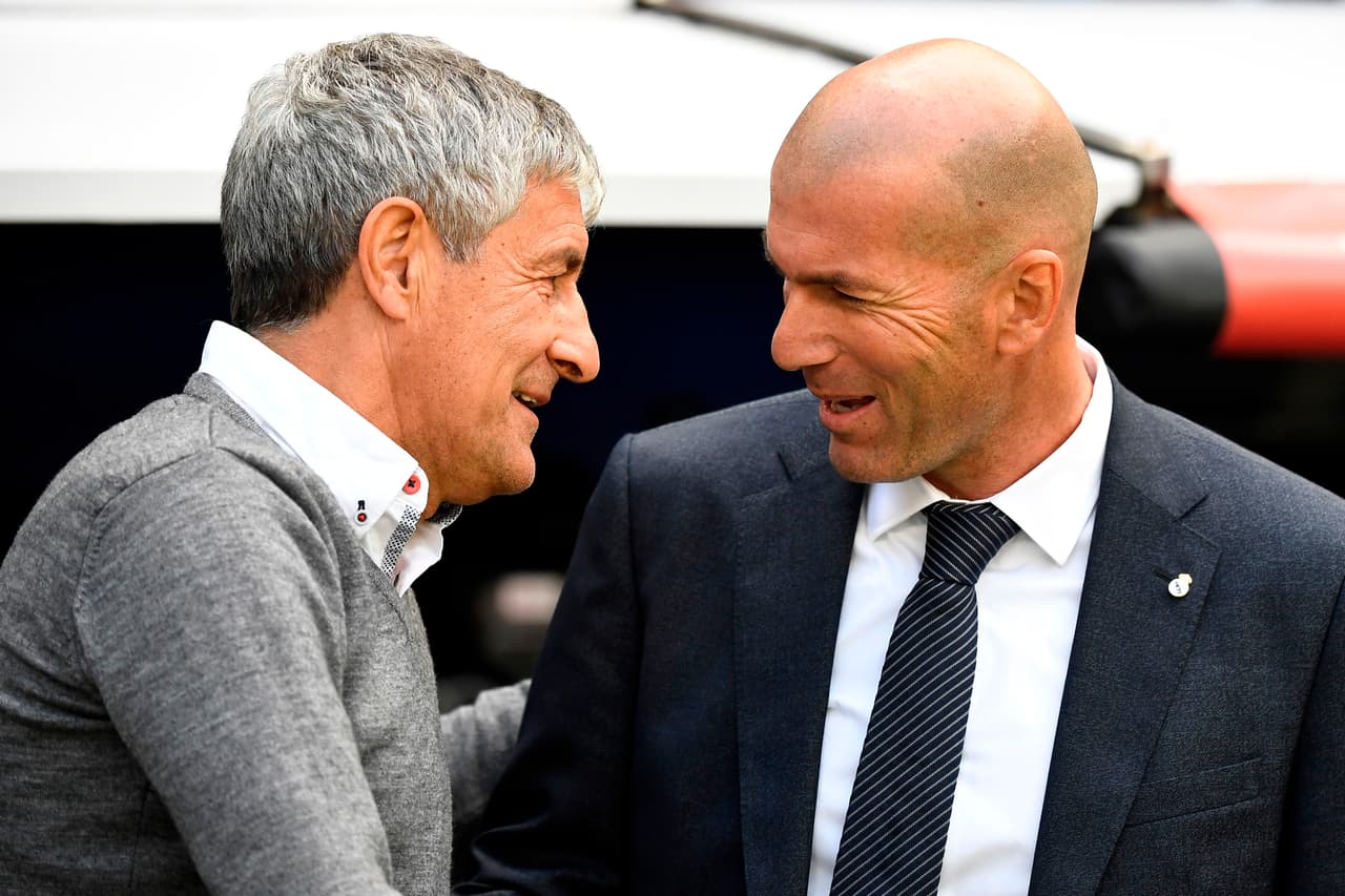 Quique Setién junto a Zidane en el partido entre el Real Betis y el Real Madrid.