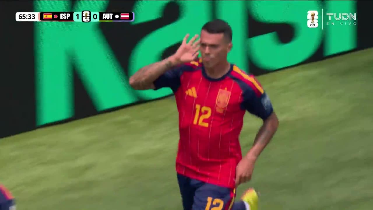 ¡Golazo de España! Porro sorprende al ataque y de cabeza pone el 2-0