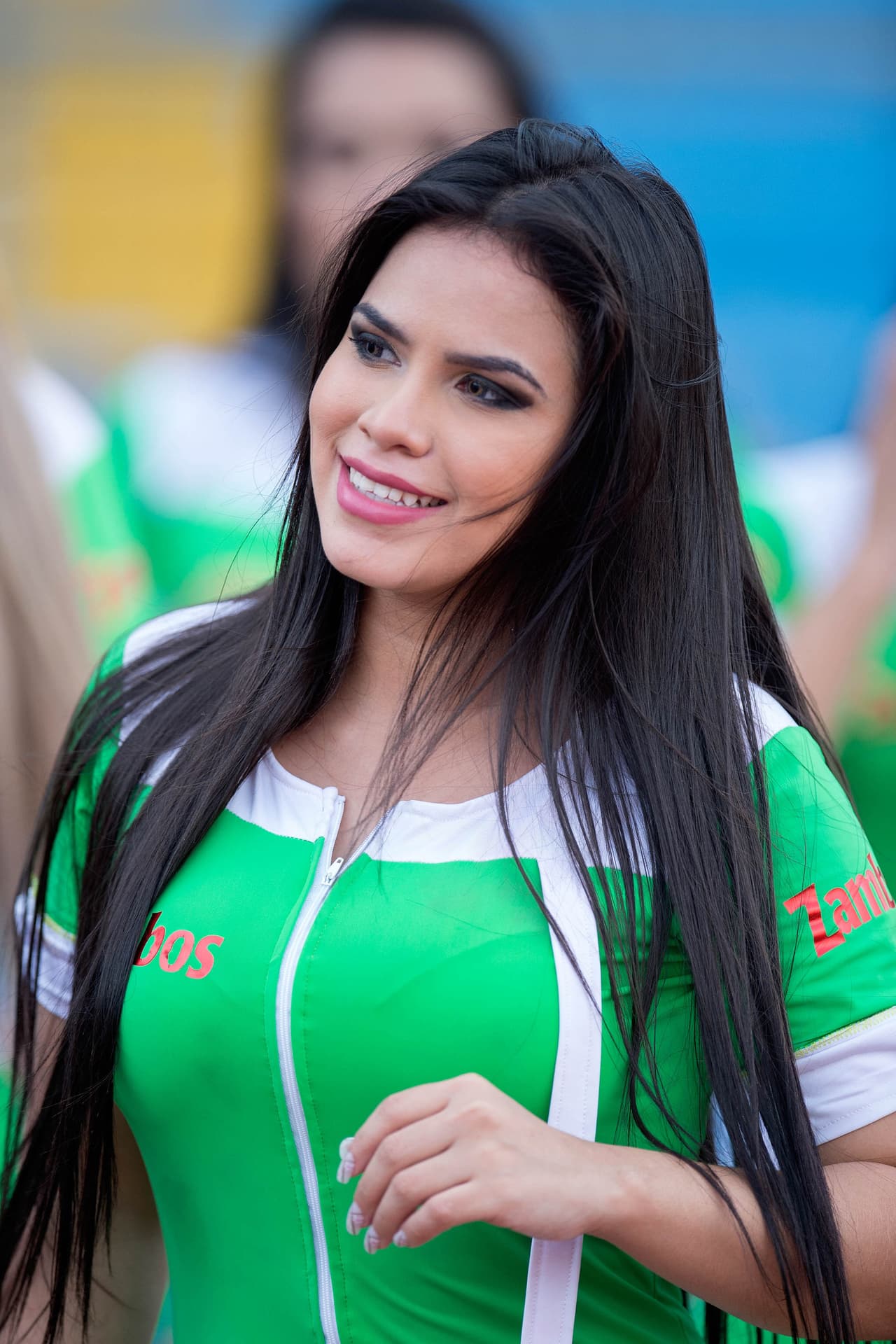 La afición hondureña hizo su parte llenando el Olímpico Metropolitano con banderas, disfraces, trajes típicos y mucha pasión para apoyar a su selección en contra de México.