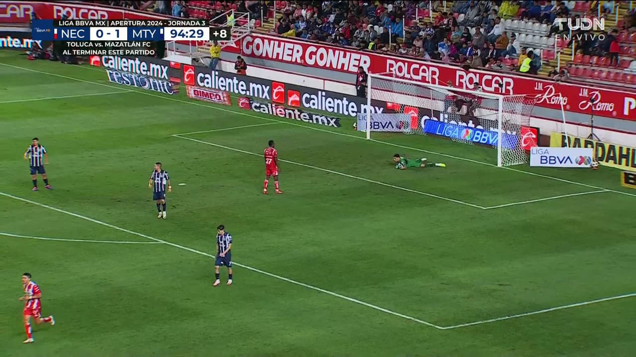 ¡TIRO ATAJADO! disparo por José Paradela.