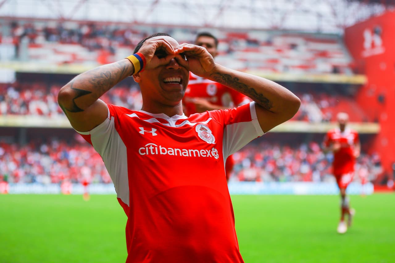 Con una buena definición en el área el colombiano Pardo marcaba el 2-0 en favor del Toluca para darle una satisfacción a su aficón.