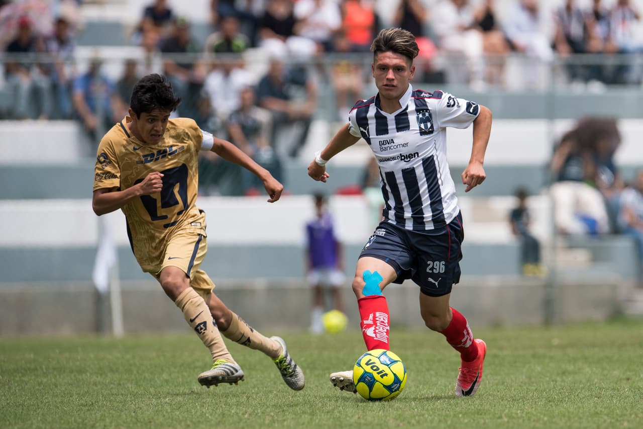 Con apenas 15 años fue fichado por el Monterrey. Esto ocurrió a inicios del 2014.